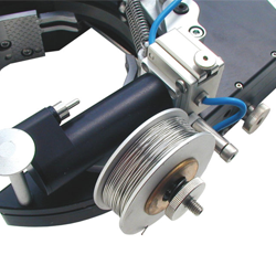 Podajnik-drutu-KD3-w-głowicy-TP-Orbitalum-Tools